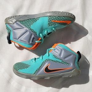 NIKE LEBRON 12s Toddler sz 10